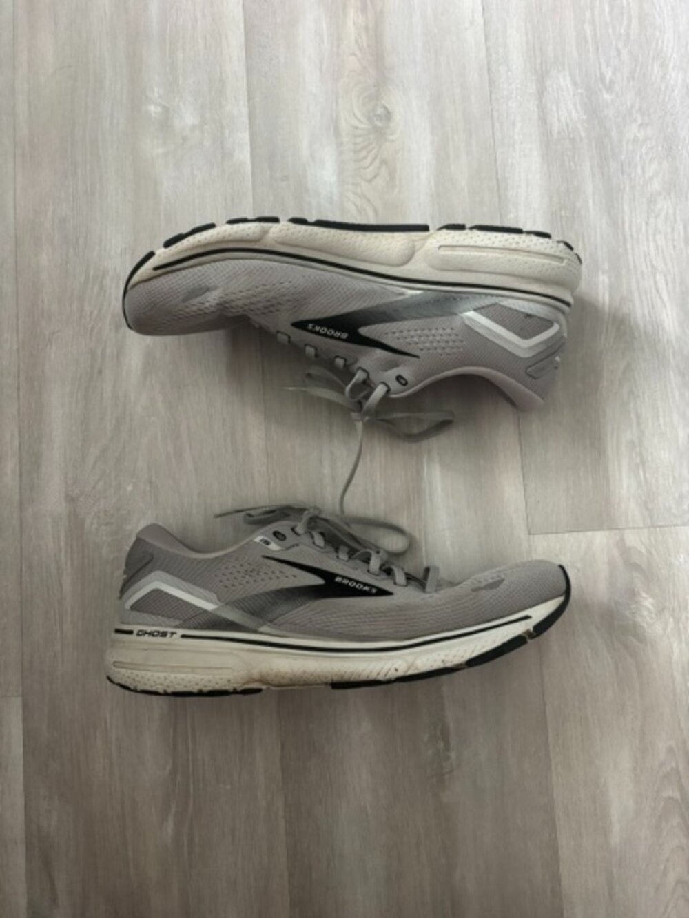 Brooks Ghost 15 Gray Mens Running Shoes - size 11W